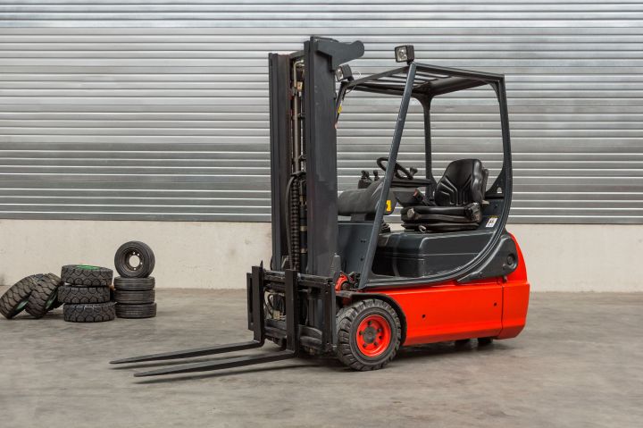 55121-forklift-machinery-parked-in-warehouse-2025-04-03-14-55-39-utc.jpg