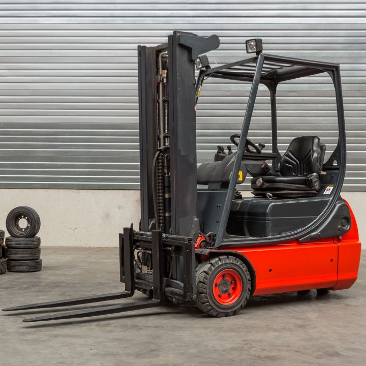 55121-forklift-machinery-parked-in-warehouse-2025-04-03-14-55-39-utc.jpg